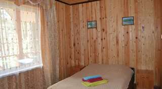 Гостевой дом База Отдыха Любава Манжерок Стандартный двухместный номер с 1 кроватью или 2 отдельными кроватями-3